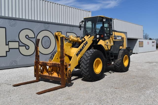 Image of Komatsu WA320-8 equipment image 2