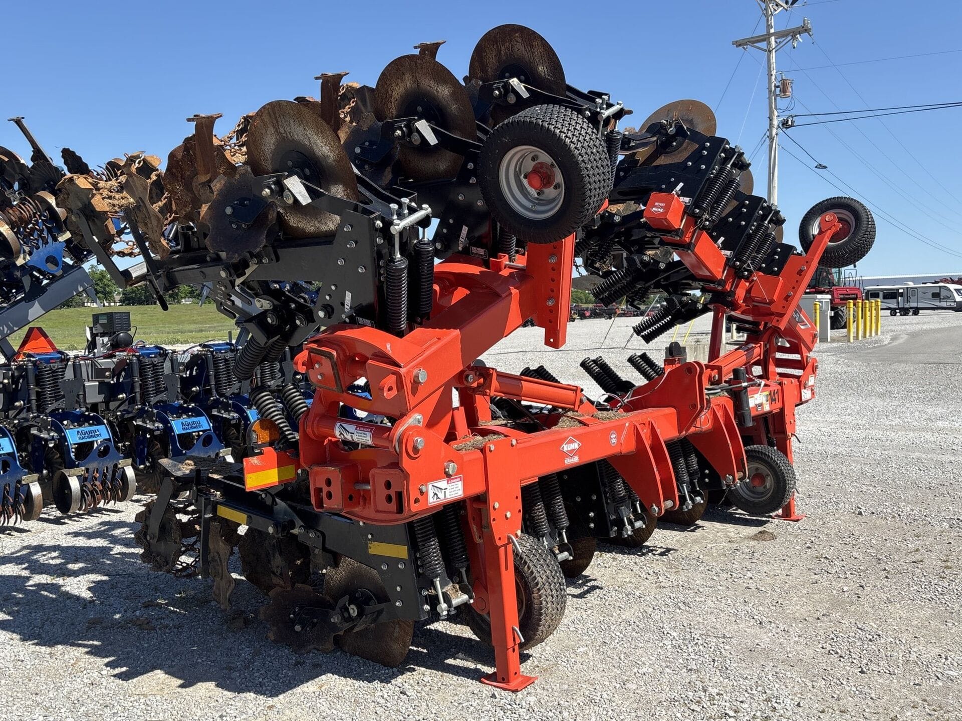 2019 Kuhn Krause Gladiator 1205M Equipment Image0