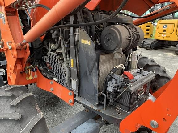 Image of Kubota M7060 equipment image 4