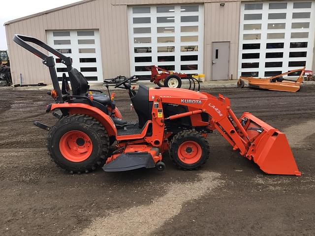 Image of Kubota B2601HSD equipment image 2