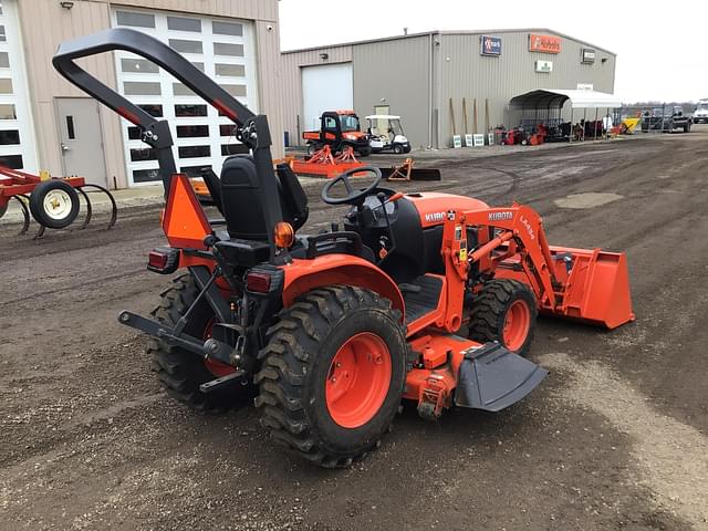 Image of Kubota B2601HSD equipment image 4