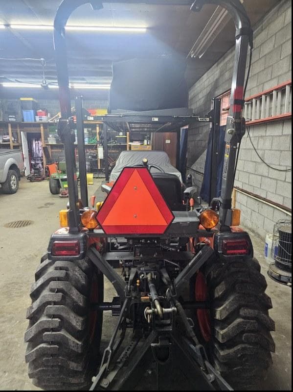 Image of Kubota B2650HSD equipment image 4