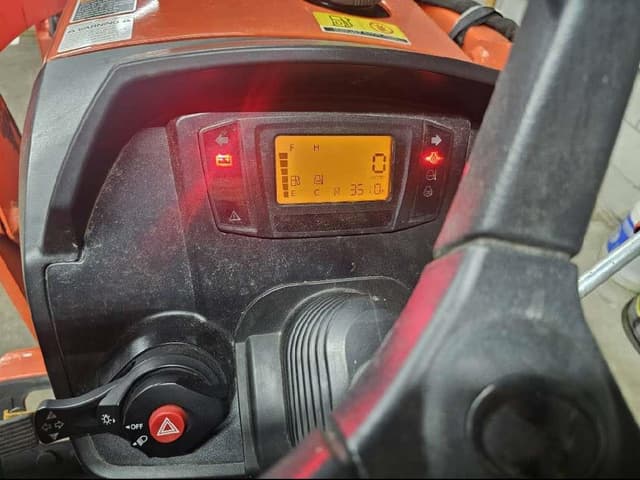 Image of Kubota B2650HSD equipment image 3