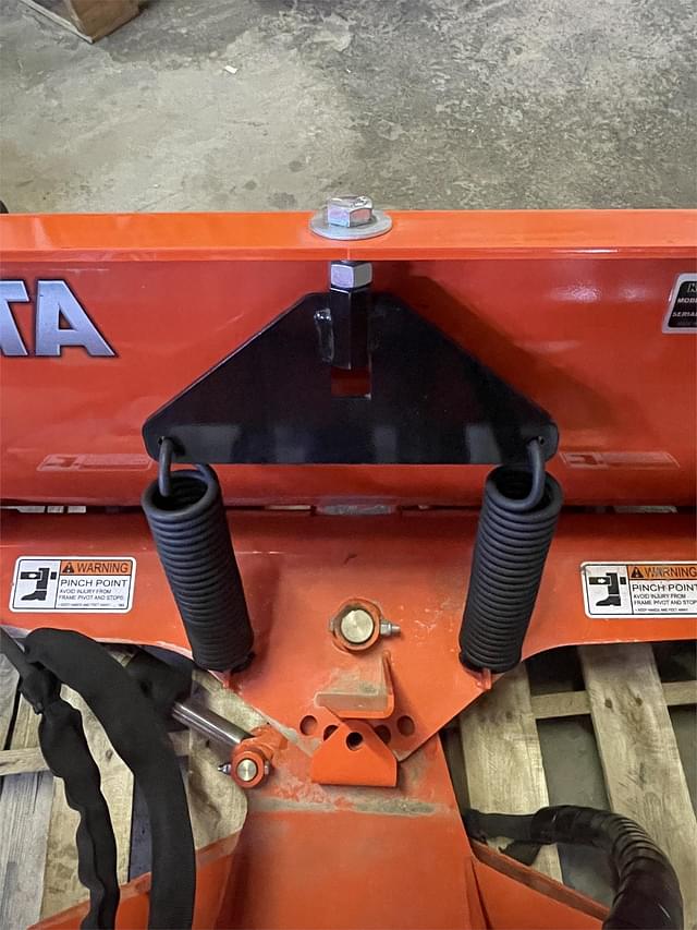 Image of Kubota B2672 equipment image 4