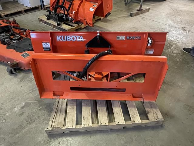 Image of Kubota B2672 equipment image 2