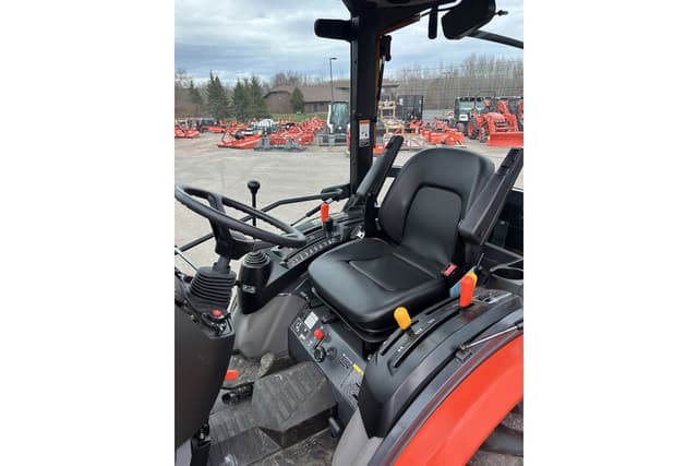 Image of Kubota B3350 equipment image 4