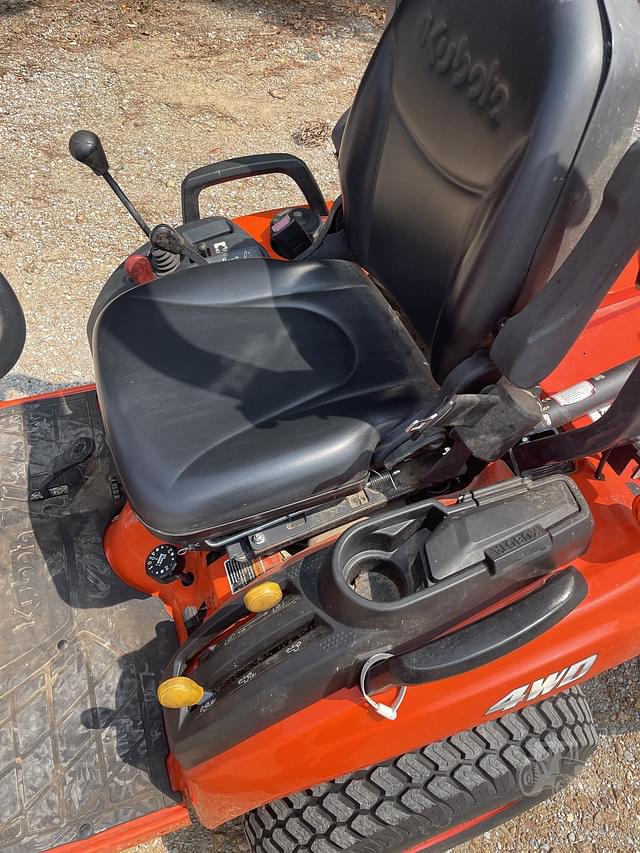 Image of Kubota BX2380 equipment image 4