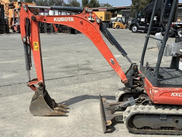 Image of Kubota KX018-4 equipment image 4