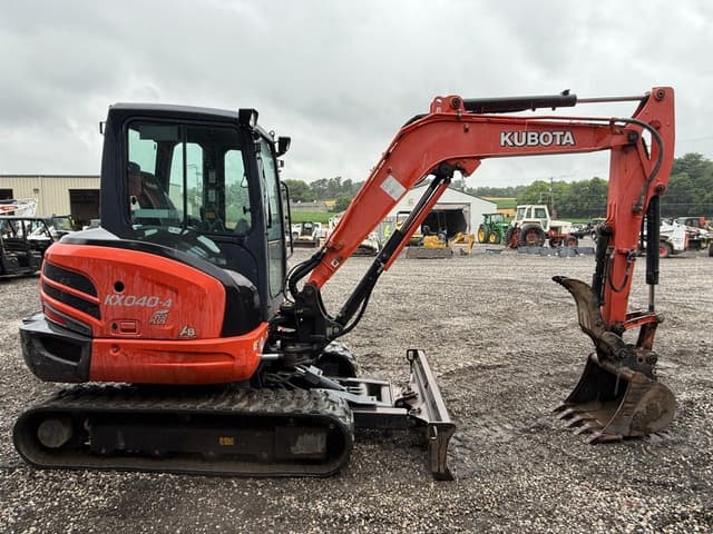 Image of Kubota KX040-4 equipment image 4