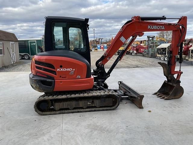 Image of Kubota KX040-4 equipment image 4
