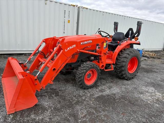 Image of Kubota L3901D equipment image 1