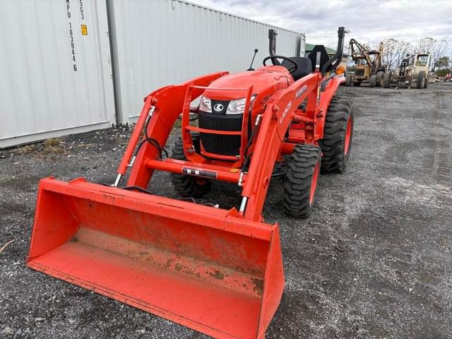 Image of Kubota L3901D equipment image 2