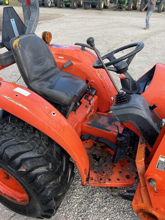 Image of Kubota L2501 equipment image 4