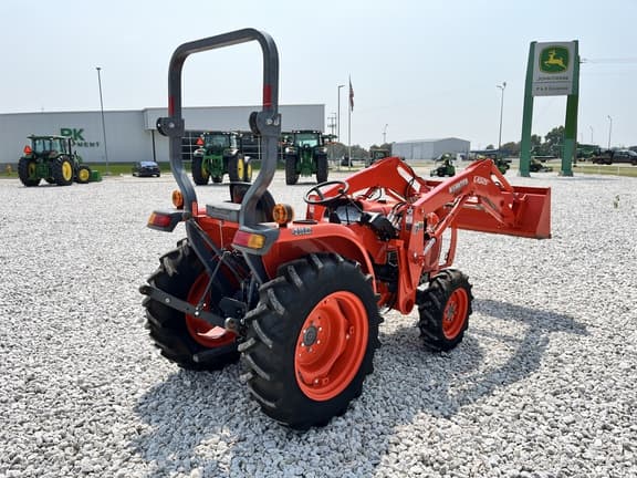 Image of Kubota L2501D equipment image 4