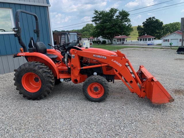 Image of Kubota L3301D equipment image 2