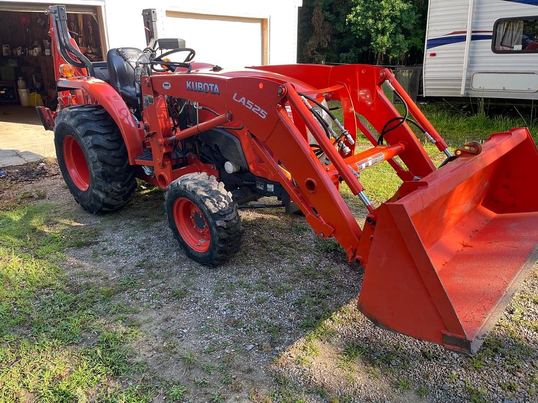 Image of Kubota L3301D Primary Image