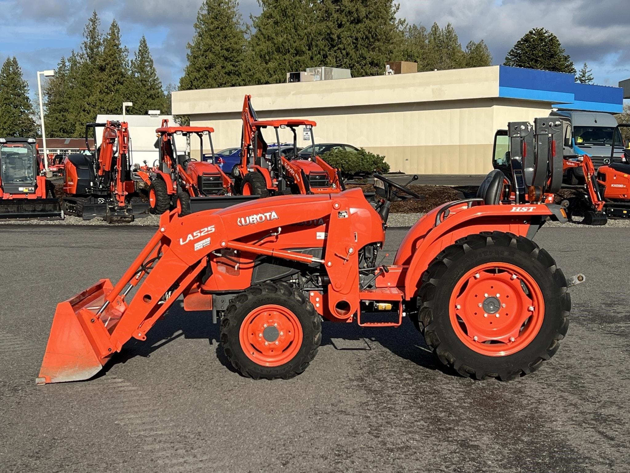 2019 Kubota L3301HST Equipment Image0