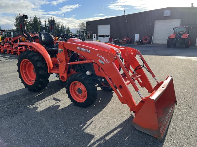Image of Kubota L3301HST equipment image 3