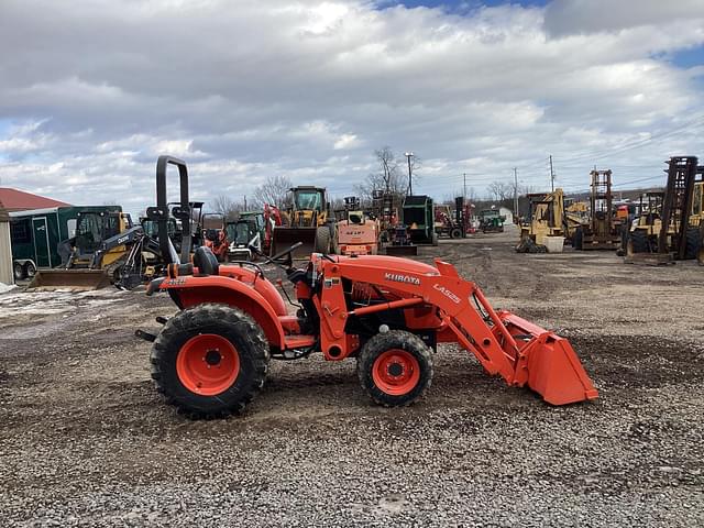 Image of Kubota L3901 equipment image 3