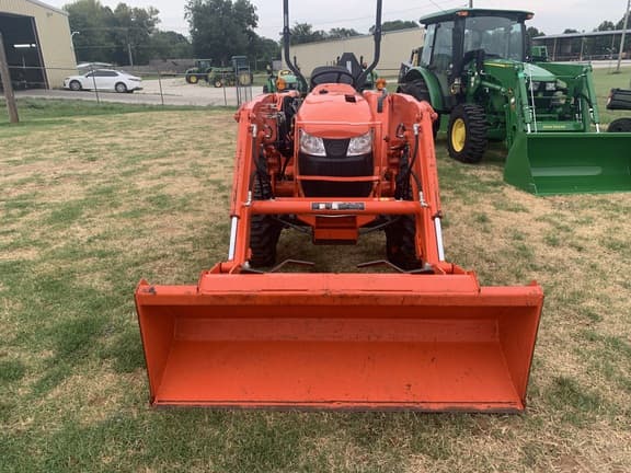 Image of Kubota L3901 equipment image 3