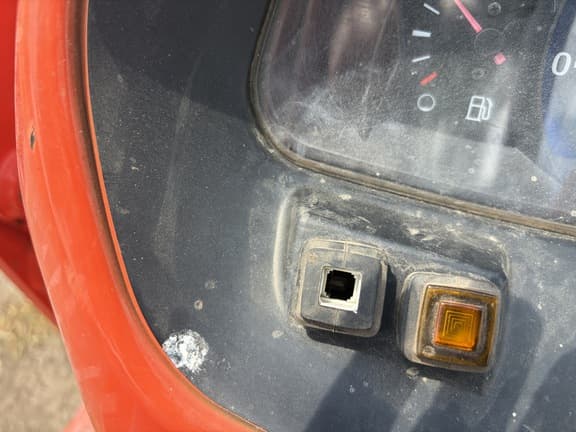 Image of Kubota L3901 equipment image 4