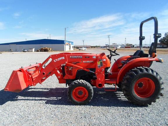 Image of Kubota L3901 equipment image 3