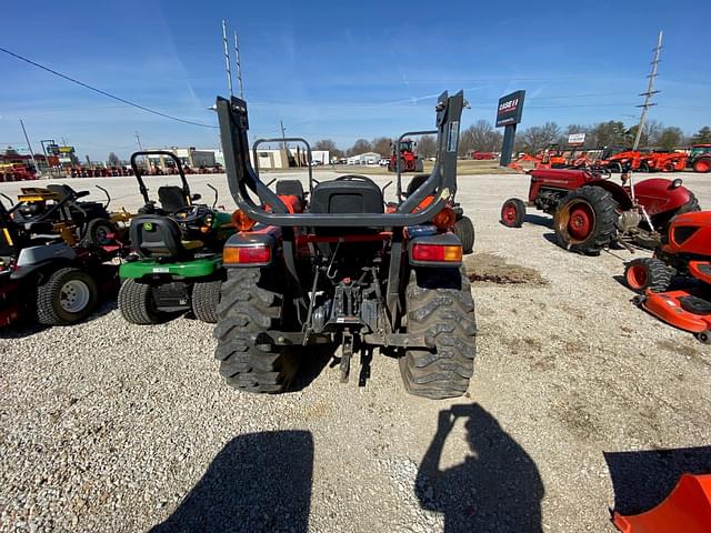 Image of Kubota L3901HST equipment image 4