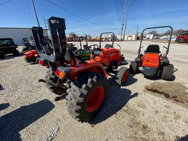 Image of Kubota L3901HST equipment image 3