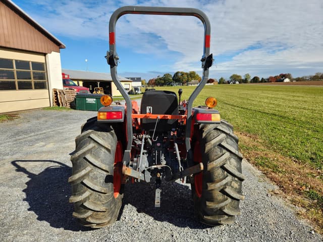 Image of Kubota L4701DT equipment image 3