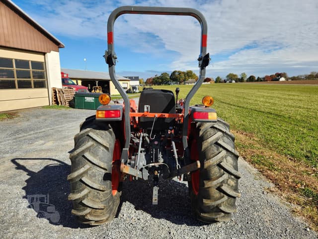 Image of Kubota L4701DT equipment image 3