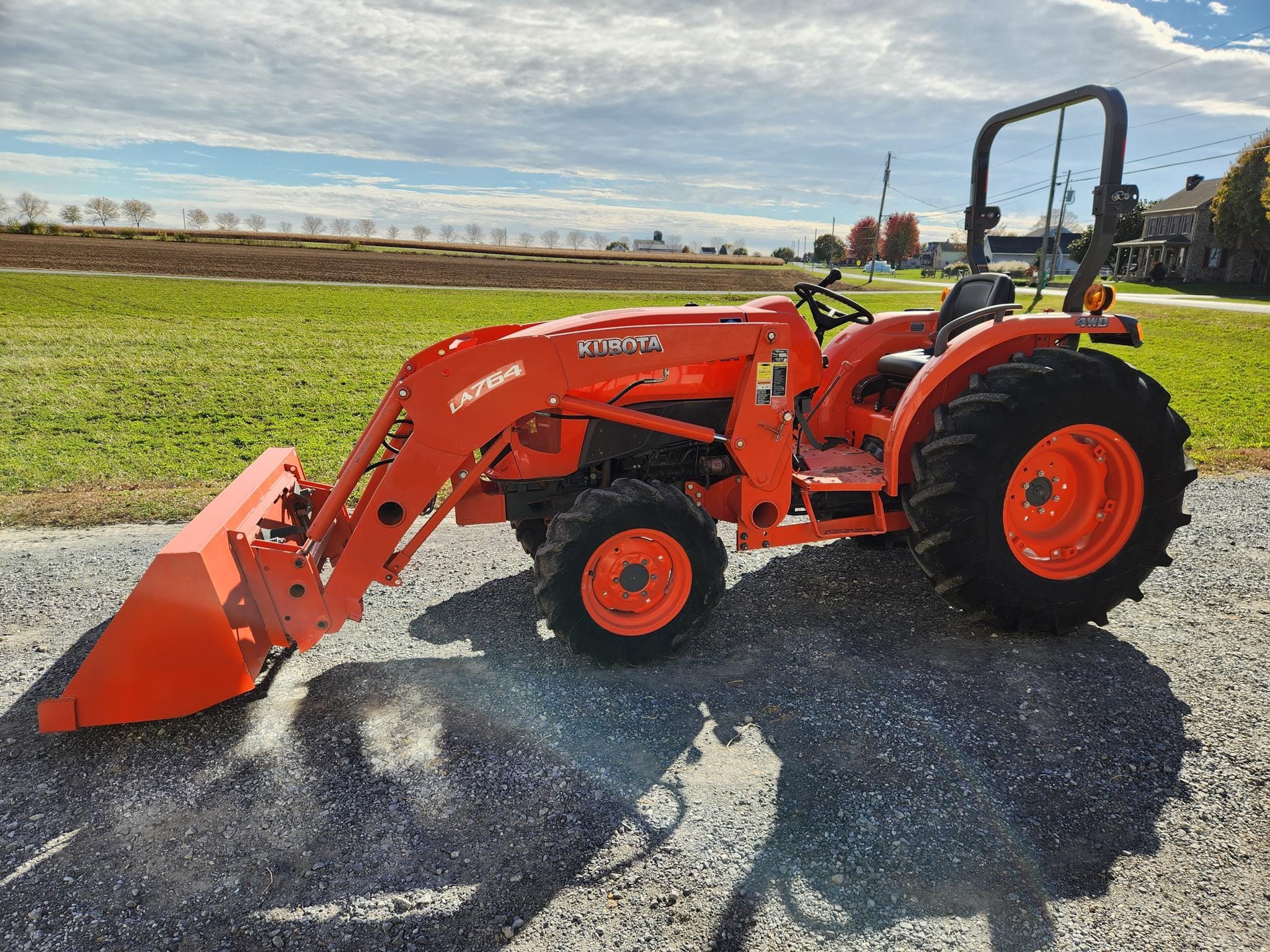 2019 Kubota L4701DT Equipment Image0