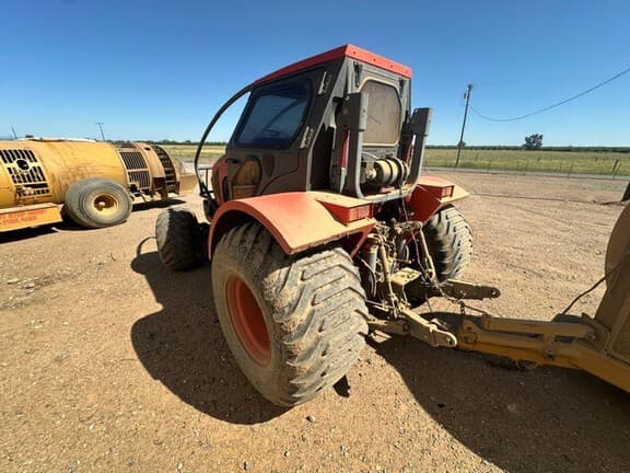Image of Kubota M5-111 equipment image 2