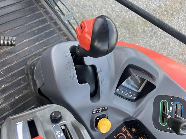 Image of Kubota M6-111 equipment image 2