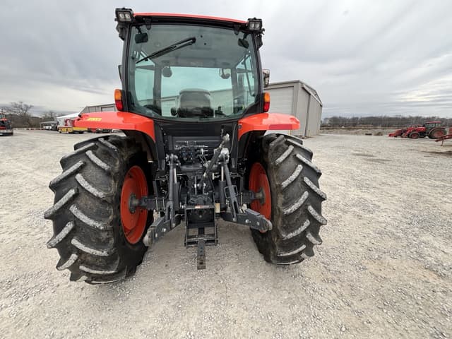 Image of Kubota M6-111 equipment image 3