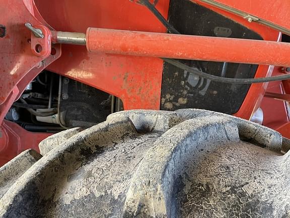 Image of Kubota M6-131 equipment image 4