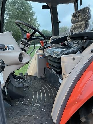 Image of Kubota M6060 equipment image 3