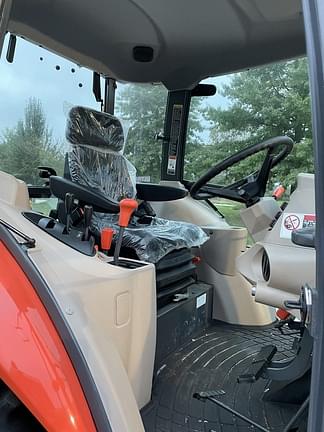 Image of Kubota M6060 equipment image 4