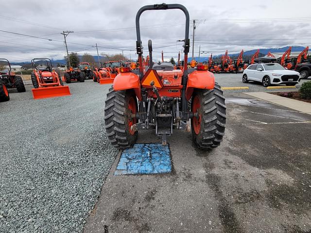 Image of Kubota M6060 equipment image 3