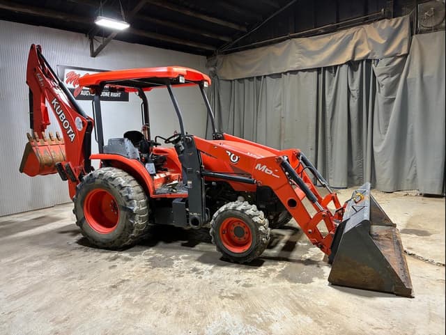Image of Kubota M62 equipment image 4