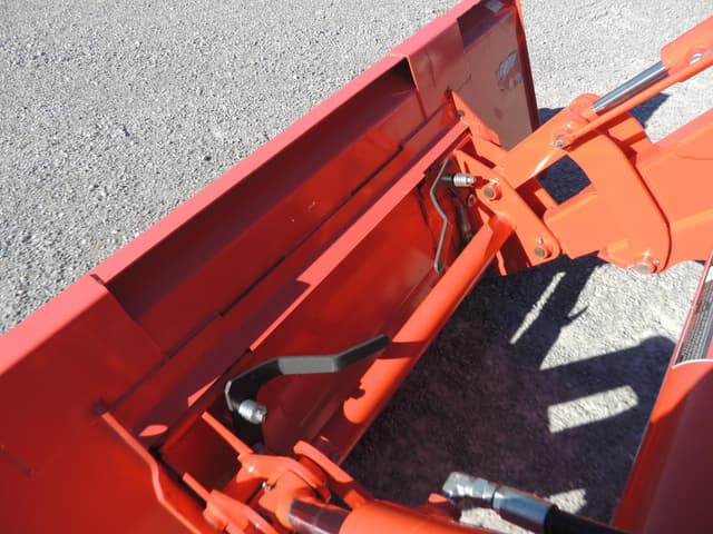 Image of Kubota M6S-111SHDC equipment image 4