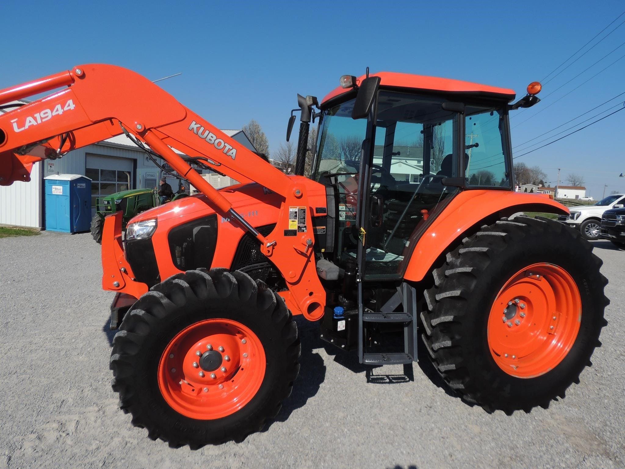 2019 Kubota M6S-111SDC Equipment Image0