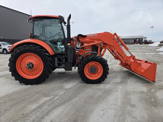 Image of Kubota M7.152 Deluxe equipment image 4