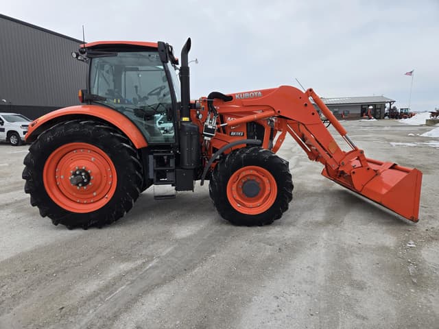 Image of Kubota M7.152 Deluxe equipment image 4