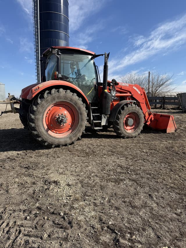 Image of Kubota M7.152 Deluxe equipment image 3