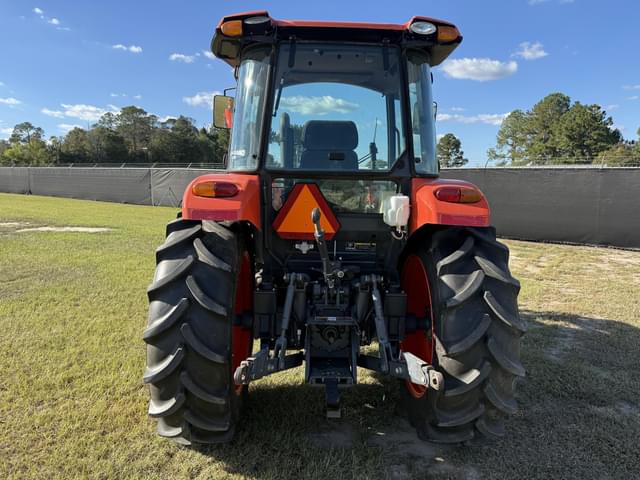 Image of Kubota M7060 equipment image 3