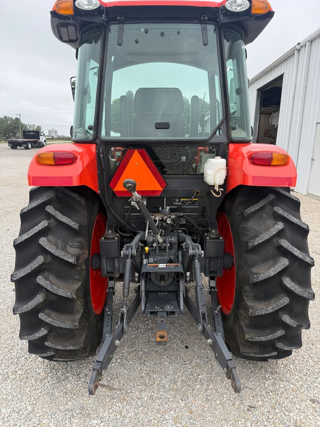 Image of Kubota M7060 equipment image 3