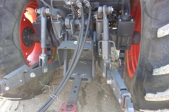 Image of Kubota M7060 equipment image 4