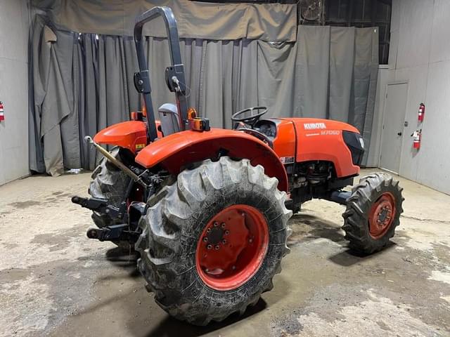 Image of Kubota M7060 equipment image 4