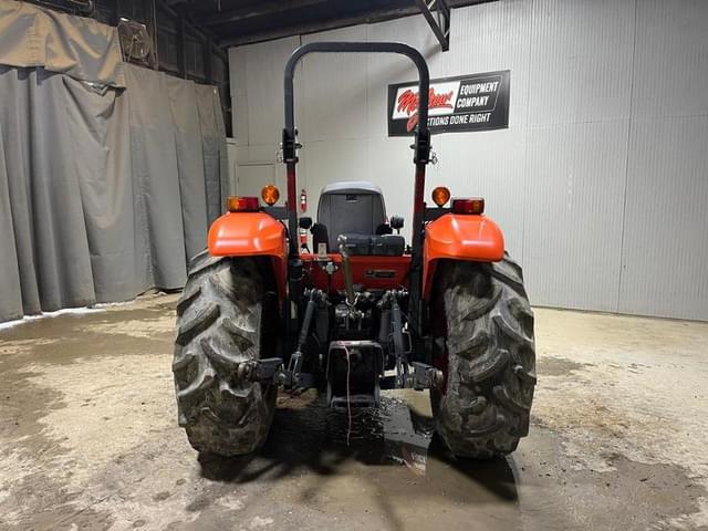 Image of Kubota M7060 equipment image 3