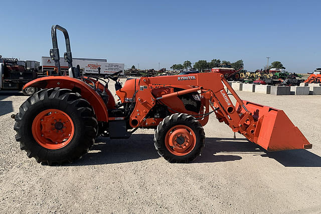 Image of Kubota M7060 equipment image 1